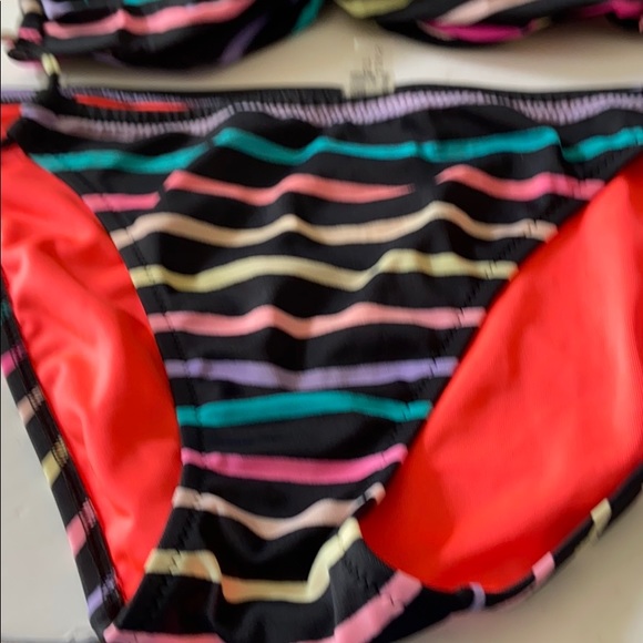 Victoria Secret bikini - Picture 2 of 10